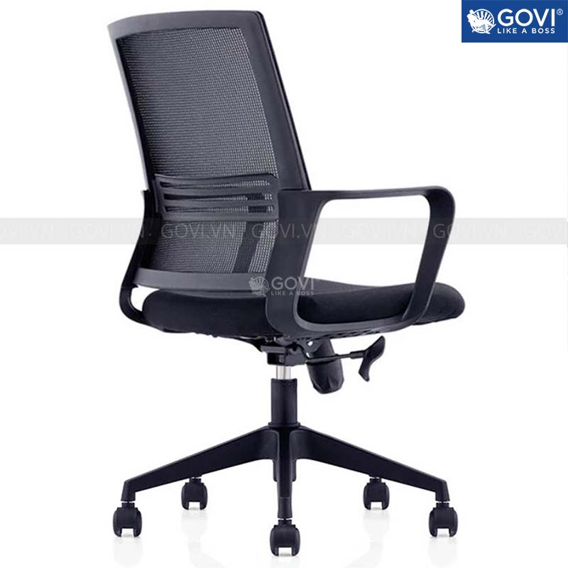 Ghế xoay văn phòng Ryan R05 - ghế xoay văn phòng năm 2024: Ghế xoay văn phòng Ryan R05, sản phẩm được cải tiến và cập nhật cho năm 2024, sẽ mang đến cho bạn sự thoải mái và tiện nghi tuyệt đối trong công việc. Với khung giá thép chắc chắn và bọc da cao cấp, ghế có thể xoay 360 độ một cách dễ dàng, giúp bạn dễ dàng di chuyển và thay đổi vị trí ngồi. Với thiết kế hiện đại và đẹp mắt, ghế Ryan R05 sẽ là người bạn đồng hành đáng tin cậy của bạn trong suốt quá trình làm việc.