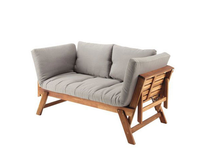 Sofa có phần khung làm từ gỗ keo chắc chắn