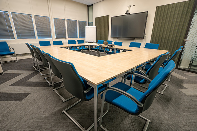 Lựa chọn cách sắp xếp bàn ghế tối ưu cho từng mục đích họp