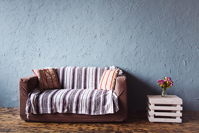 Mách bạn 2 cách bọc ghế sofa siêu dễ thay đổi diện mạo không gian sống
