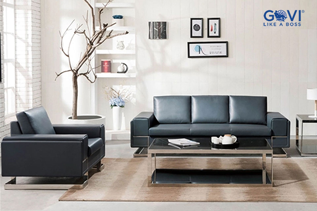 Sử dụng bộ sofa đen làm điểm nhấn giữa nền trắng kết hợp cùng một số màu nhã nhặn rất hợp lý, mang lại một phong cách nhẹ nhàng, đơn giản nhưng rất sang trọng