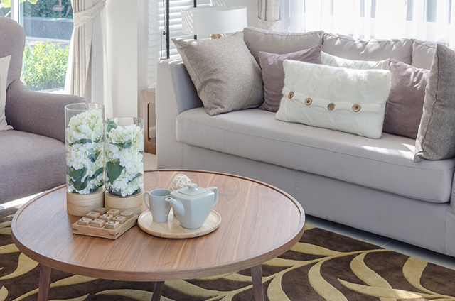Bọc ghế sofa là một giải pháp hữu hiệu để tân trang cho bộ sofa nhà bạn