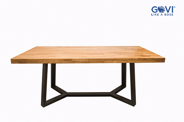 Chân bàn được thiết kế theo phong cách rất mới, ở các chân có độ liên kết tạo thành một khối rất hài hòa