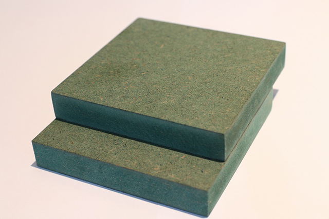 HDF siêu chống ẩm thường có lõi xanh (màu xanh lá cây đậm hoặc nhạt) được sử dụng rộng rãi trong ngành nội thất trong nước và Quốc tế.