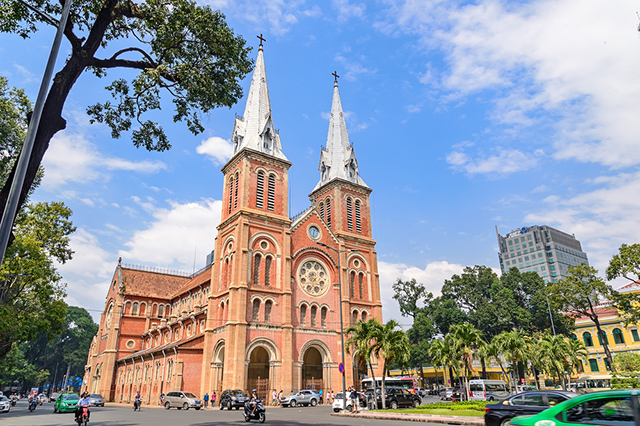Nhà thờ Đức Bà Sài Gòn có kiến trúc độc đáo, tuyệt đẹp với cách xây dựng gothic ấn tượng