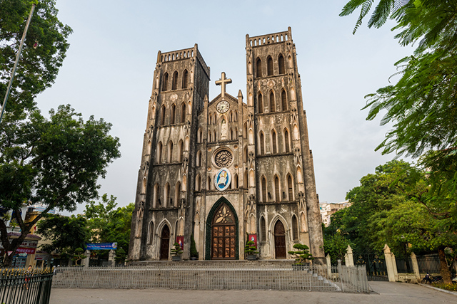 Nhà thờ lớn Hà Nội là một nhà thờ có nét độc đáo, mang một số cảm hứng Paris trong kiến trúc