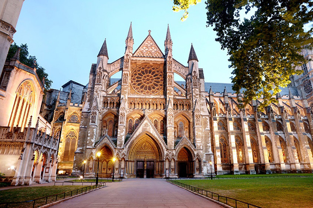 Tu viện Westminster là một nhà thờ nổi tiếng theo kiến trúc gothic ở Westminster, London