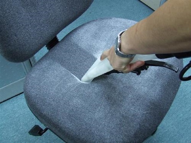 Hướng dẫn cách vệ sinh ghế văn phòng dành cho dân công sở