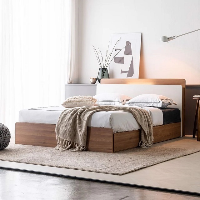Giường ngủ gỗ xoan đào chắc chắn, có độ bền cao