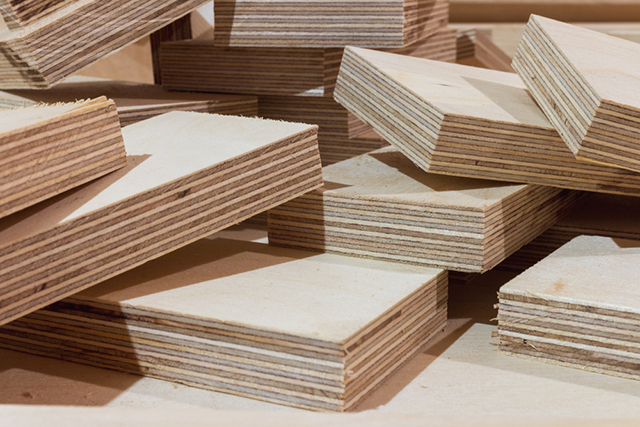 Cấu tạo của gỗ plywood gồm 3 phần: bề mặt, phần keo, phần lõi