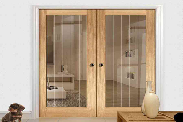 Mẫu cửa gỗ công nghiệp 2 cánh với thiết kế gỗ kết hợp kính 