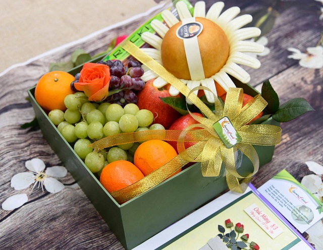 Giỏ trái cây nhập khẩu là lựa chọn phù hợp cho món quà biếu tết