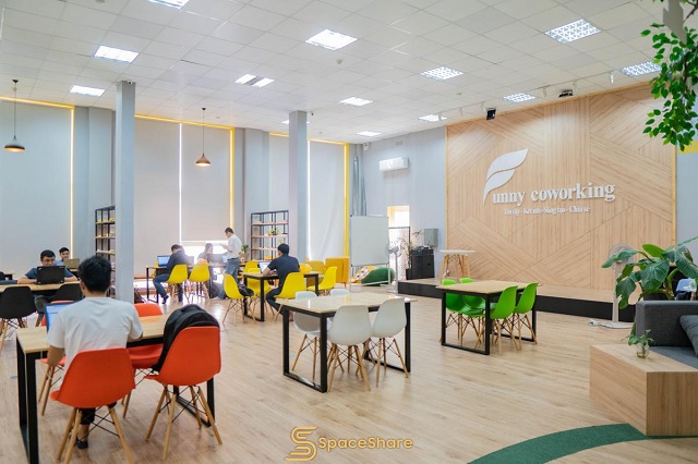 Funny Coworking Space được trang bị đầy đủ các tiện nghi giúp công việc thuận tiện hơn.