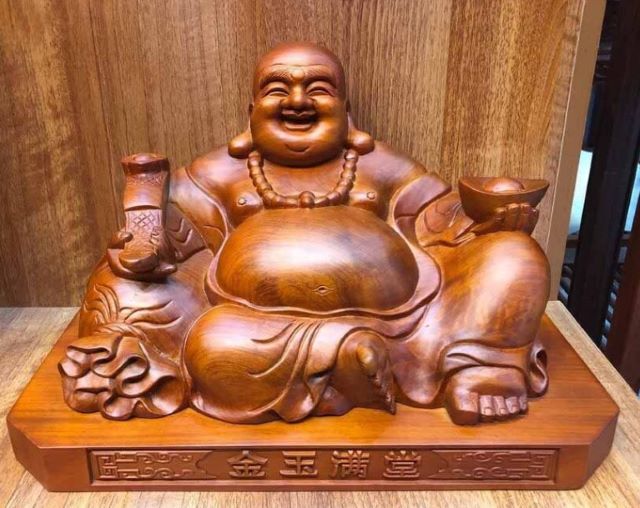 Tượng Phật Di Lặc bằng gỗ sa mu