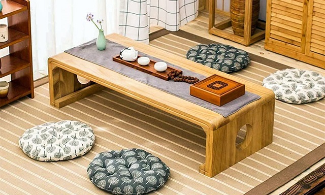 Mẫu bàn kiểu Nhật thiết kế chân thấp mang đến sự gần gũi, ấm áp
