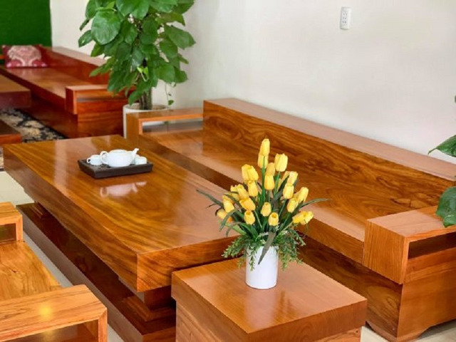 Ghế sofa phòng khách bằng gỗ tự nhiên
