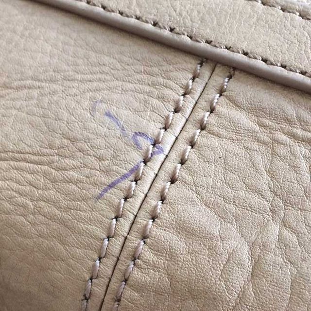 Ghế sofa da dính vết mực