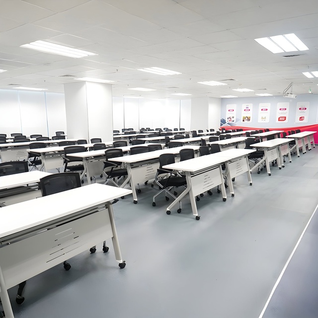 Bàn gấp có bánh xe tiện lợi