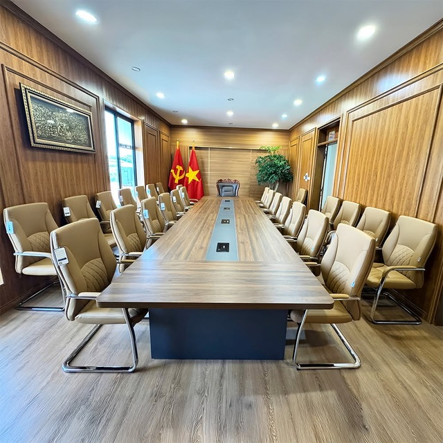 Ghế chân quỳ được sử dụng trong phòng họp